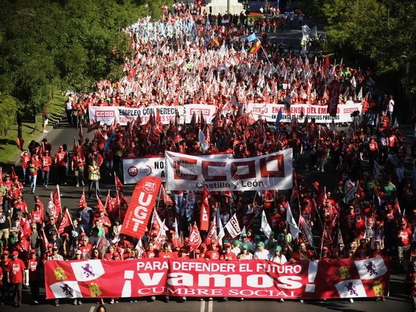 Spanyol: Pawai memprotes kebijakan ekonomi keras meledak menjadi kekerasan - ảnh 1