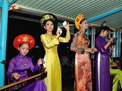 Pernah pada satu masa lagu rakyat Hue menyambungkan dengan daerah Vietnam Tengah - ảnh 1