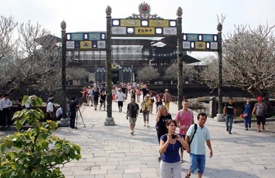 Jumlah wisatawan datang ke kota Hue meningkat tinggi - ảnh 1