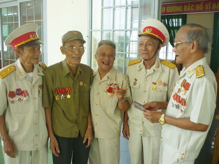 Kota Ho Chi Minh melakukan pertemuan sehubungan dengan peringatan ulang tahun ke-60 Kemenangan Dien Bien Phu - ảnh 1