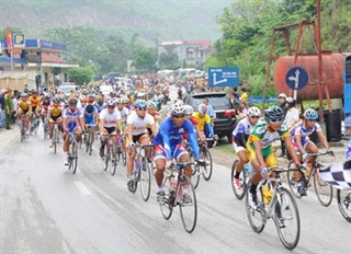 Penggalan jalan ke-4 lomba balap sepeda nasional yang diperluas ke Dien Bien Phu - ảnh 1