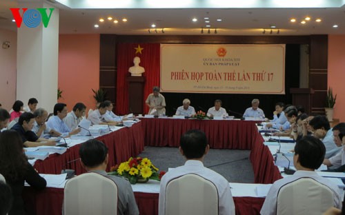 Pembukaan sidang pleno ke-17 Komisi Perundangan-undangan Majelis Nasional Vietnam - ảnh 1