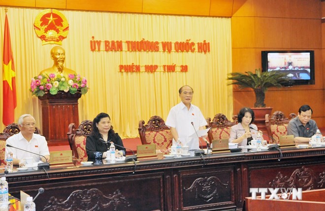 Menteri Kekayaan Alam dan Lingkungan Hidup Vietnam dan Gubernur Bank Negara Vietnam akan menjawab interpelasi Komite Tetap MN Vietnam - ảnh 1