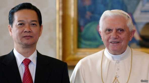 PM Nguyen Tan Dung meninggalkan Milan datang ke Roma untuk mengunjungi Takhta Suci Vatikan - ảnh 1