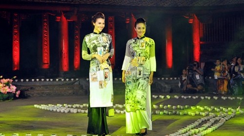 Busana Ao Dai memuliakan kecantikan wanita Vietnam - ảnh 3