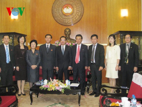 Kepala Departemen Hubungan Luar Negeri (KS PKV) Vietnam menerima delegasi Asosiasi Persahabatan RDR. - ảnh 1