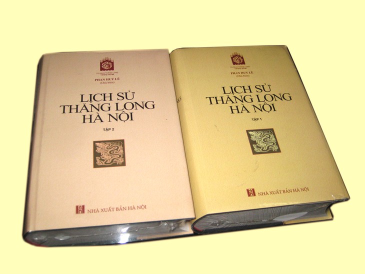 Buku Sejarah Thang Long-Hanoi, buku sejarah yang sangat tebal tentang ibu kota yang sudah berusia ribuan tahun - ảnh 1