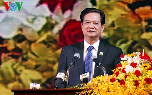 PM menyampaikan keputusan mengakui kabupaten Xuan Loc dan kota madya Long Khanh (provinsi Dong Nai) mencapai patokan pedesaan baru yang pertama - ảnh 1