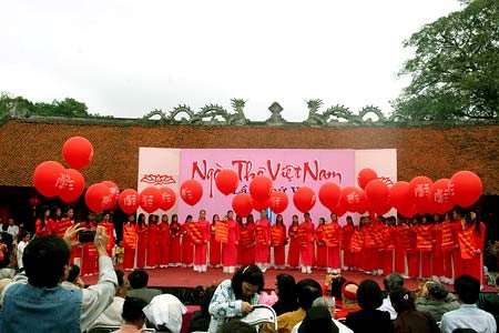 Hari Sajak Vietnam 2015-Jembatan penghubung untuk membawa sajak Vietnam  mendunia - ảnh 1