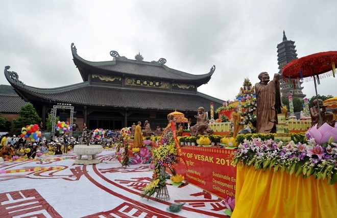 Perayaan Besar Waisak tahun 2014 lolos masuk  daftar  10 nominasi Agama Buddha dunia kali pertama - ảnh 1