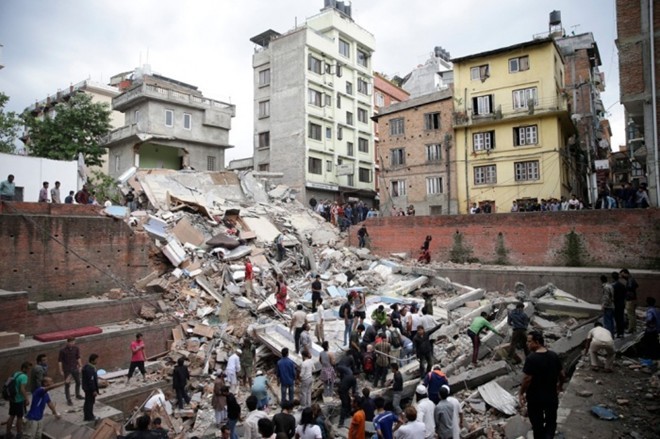 Negara-negara membantu Nepal mengatasi akibat gempa bumi - ảnh 1