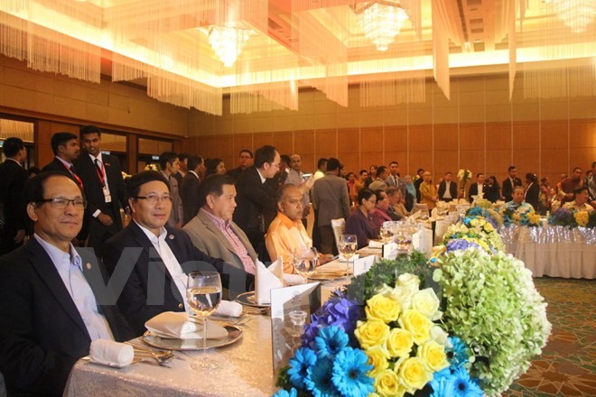 Deputi PM, Menlu Pham Binh Minh menghadiri resepsi untuk para Menteri ASEAN - ảnh 1