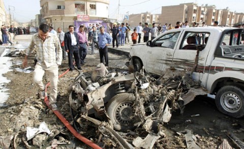 Banyak orang tewas di Irak akibat serangan-serangan bom dan baku tembak dengan IS - ảnh 1