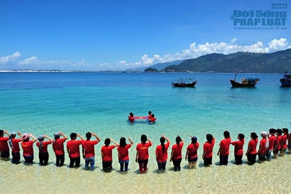 Pengurus Besar Federasi Wanita Vietnam mengadakan program “Berjalan seperjalanan dengan laut dan pulau kampung halaman
