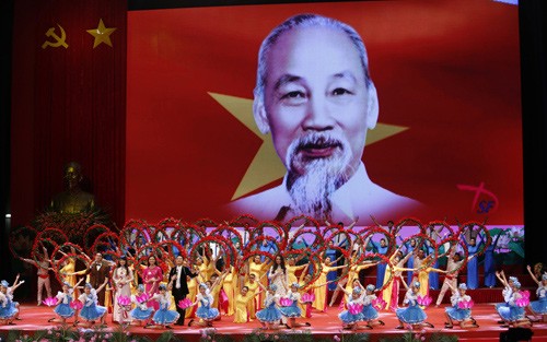 Presiden Ho Chi Minh-sumber ilham yang tak habis-habisnya bagi kreasi kesenian - ảnh 2