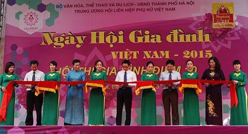 Deputi PM Vu Duc Dam mengahdiri upacara pembukaan Pesta Keluarga - ảnh 1