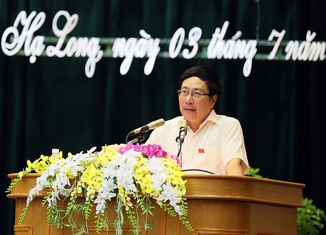 Deputi PM Pham Binh Minh melakukan kontak dengan pemilih kota Ha Long, provinsi Quang Ninh - ảnh 1