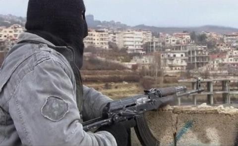 Tentara Suriah menyerang faksi pembangkang di dekat garis perbatasan Libanon - ảnh 1