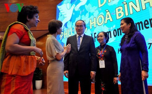 Posisi kaum wanita Vietnam di kalangan masyarakat semakin meningkat  - ảnh 1