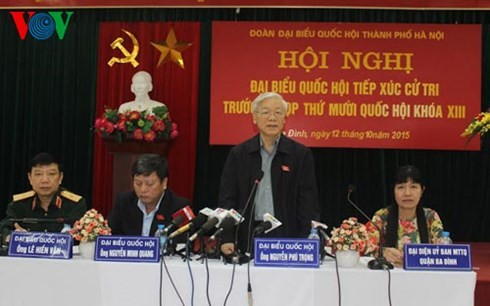 Sekjen Nguyen Phu Trong melakukan kontak dengan pemilih kota Hanoi - ảnh 1