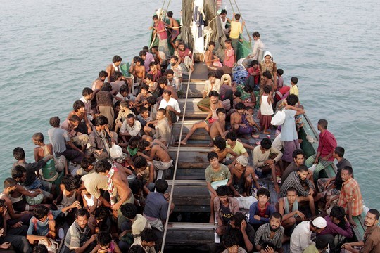 Spanyol dan Italia menyelamatkan ratusan migran di laut - ảnh 1