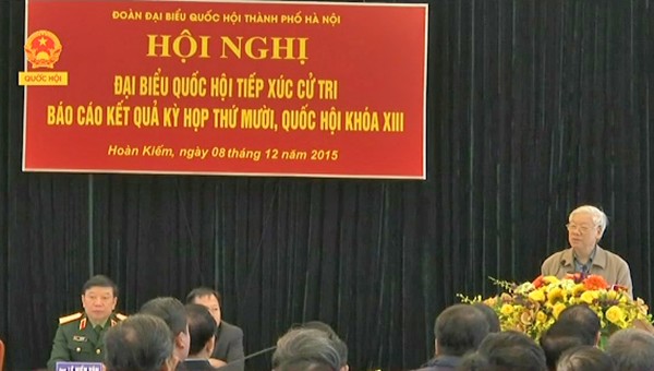 Sekjen Nguyen Phu Trong melakukan kontak dengan para pemilih dua kabupaten kota Hoan Kiem dan Ba Dinh - ảnh 1