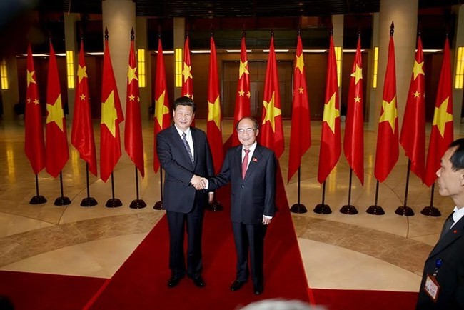 Ketua MN Vietnam Nguyen Sinh Hung melakukan pertemuan dengan Sekjen, Presiden  Negara Tiongkok, Xi Jinping - ảnh 1