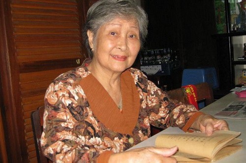 Deklamasi sajak ibu Tran Thi Tuyet dalam memori para penggemar sajak - ảnh 1