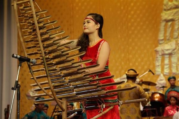  Beberapa jenis instrumen musik Vietnam  melalui konser musik tradisional Vietnam - ảnh 1