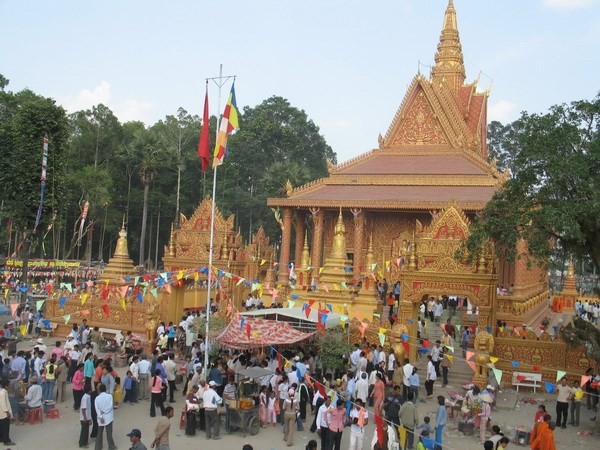 Menyambut gembira warga etnis minoritas Khmer sehubungan dengan Hari Raya Tahun Baru pesta Chol Chnam Thmay - ảnh 1