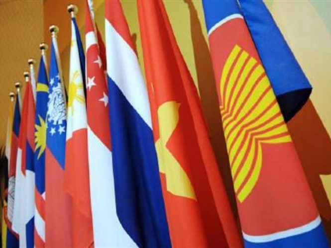 ASEAN sedang semakin bersatu dalam masalah Laut Timur - ảnh 1