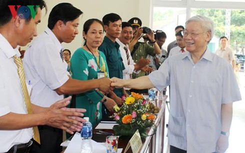 Sekjen Nguyen Phu Trong melakukan kunjungan kerja di provinsi Phu Yen - ảnh 1