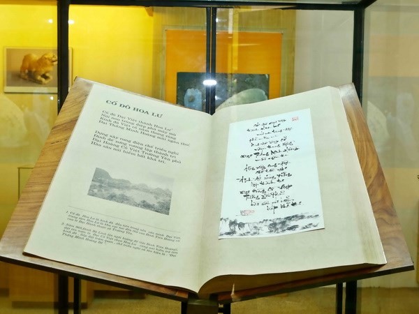 Buku sejarah tentang persajakan daerah Hoa Lu mendapat rekor sebagai naskah satu-satunya di dunia - ảnh 1