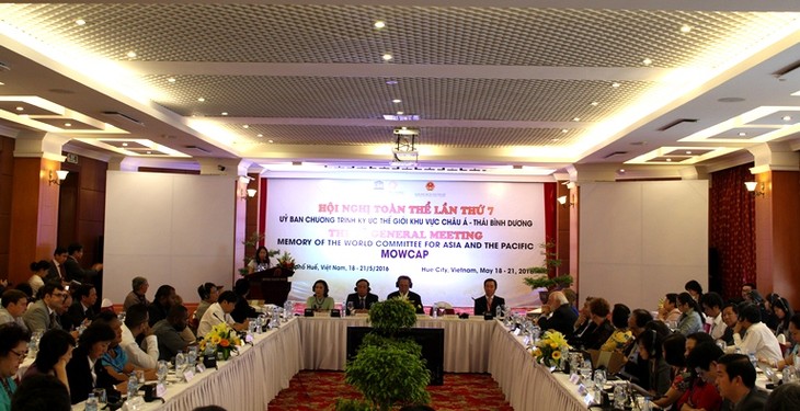 Vietnam menyampaikan 2 dokumen pendaftaran Pusaka dokumen Program Memori Dunia  kawasan Asia-Pasifik - ảnh 1