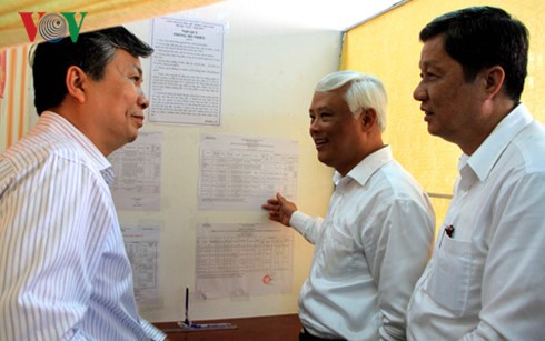 Wakil Ketua MN Uong Chu Luu memeriksa dan mengawasi persiapan pemilihan di kota Can Tho - ảnh 1