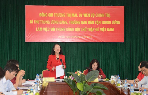 Kepala Departemen Penggerakan Massa Rakyat dari KS PKV melakukan temu kerja dengan Pengurus Besar Lembaga Palang Merah Vietnam - ảnh 1