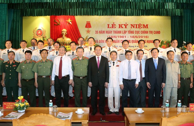 Presiden Negara Tran Dai Quang menghadiri upacara peringatan ulang tahun ke-35 berdirinya Departemen Umum Politik Kementerian Keamanan Publik - ảnh 1