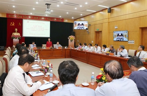 Departemen Penggerakan Massa Rakyat KS PKV melakukan pertemuan dengan para Duta Besar dan Kepala Perwakilan Vietnam di luar negeri - ảnh 1