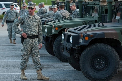 AS menangkap mantan personil Pasukan Garda Nasional yang berintrik membantu IS membeli senjata - ảnh 1