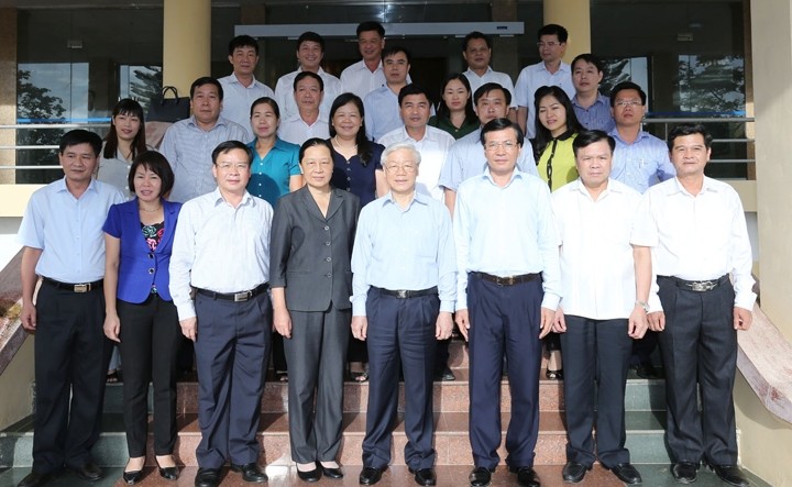 Sekjen Nguyen Phu Trong melakukan temu kerja dengan pimpinan provinsi Dien Bien - ảnh 1