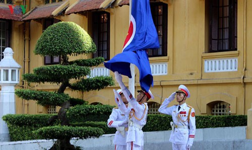 Vietnam berjalan seperjalanan bersama dengan ASEAN pada periode baru - ảnh 1