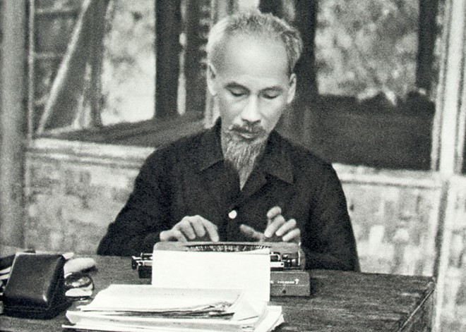Memperhebat gerakan belajar dan bertindak sesuai dengan keteladanan moral dan gaya Ho Chi Minh telah menjadi substantif - ảnh 1