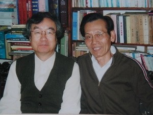 Bapak Phan Trac Canh-seorang kokektor buku lama - ảnh 1