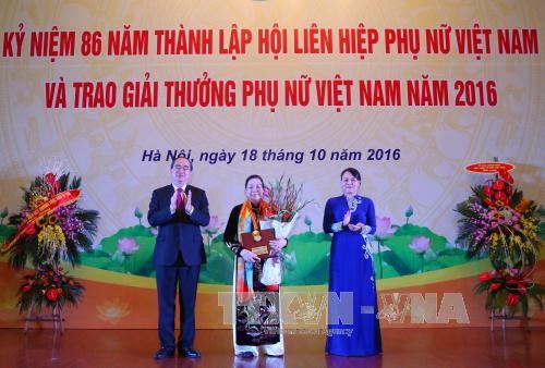 Banyak aktivitas menyambut Hari Perempuan Vietnam (20/10) - ảnh 1