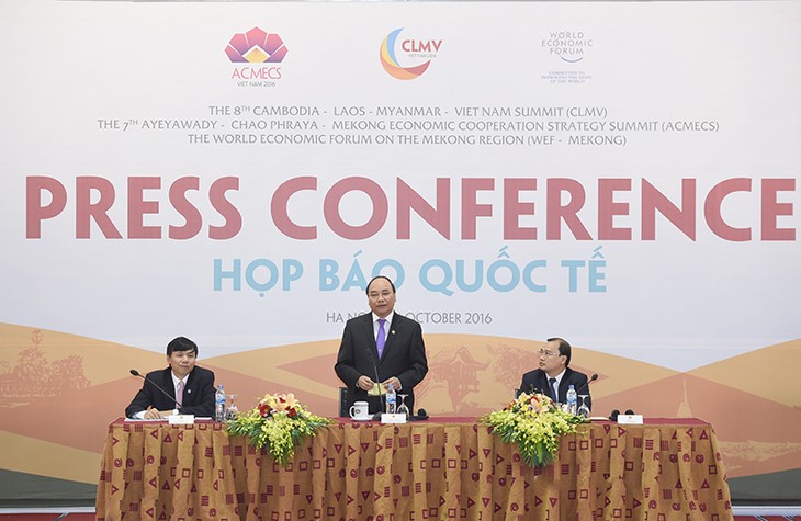 Vietnam mempersiapkan proyek-proyek yang implementatif tinggi untuk melakukan konektivitas internal blok - ảnh 1