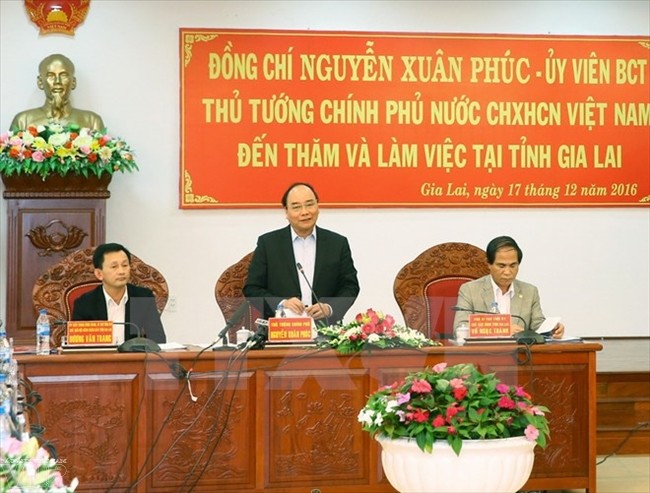 PM Nguyen Xuan Phuc menghadiri konferensi promosi investasi di provinsi Gia Lai  tahun 2016 - ảnh 1