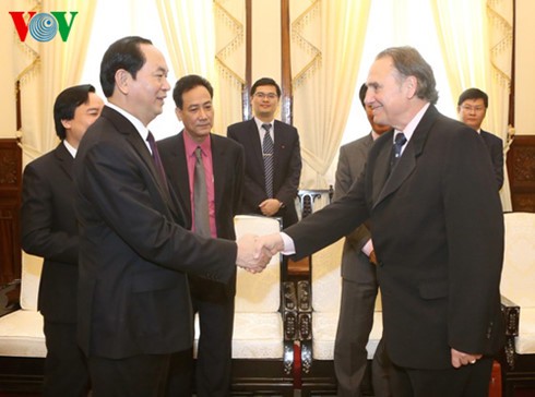Presiden Tran Dai Quang menerima Kepala Program Pendidikan Warga Negara Global dari UNESCO, Carlos Alberto Torres - ảnh 1