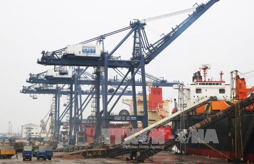 Hampir 200.000 ton barang dagangan diterima oleh pelabuhan Cai Lan pada awal tahun baru - ảnh 1