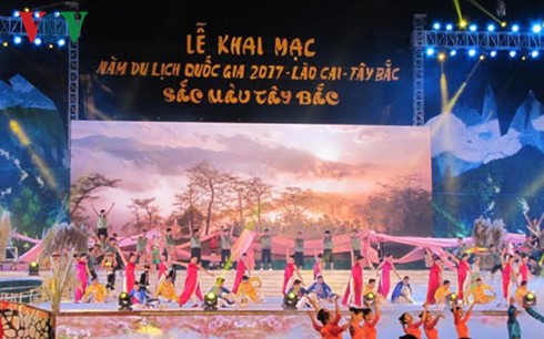 Provinsi Lao Cai membuka Tahun Pariwisata Nasional 2017 - ảnh 1