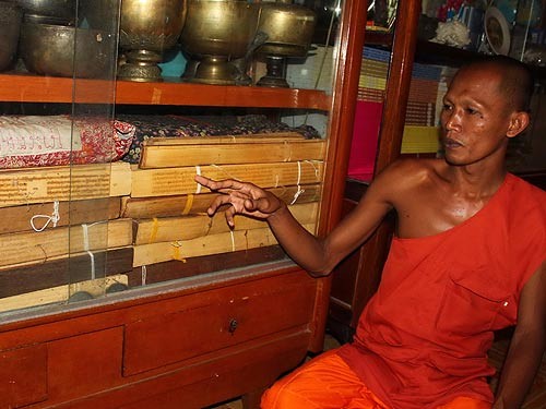 “Pengetahuan dan teknik menulis hurus di daun Buong dari warga Khmer” mendapat pengakuan sebagai pusaka budaya nonbendawi nasional - ảnh 1